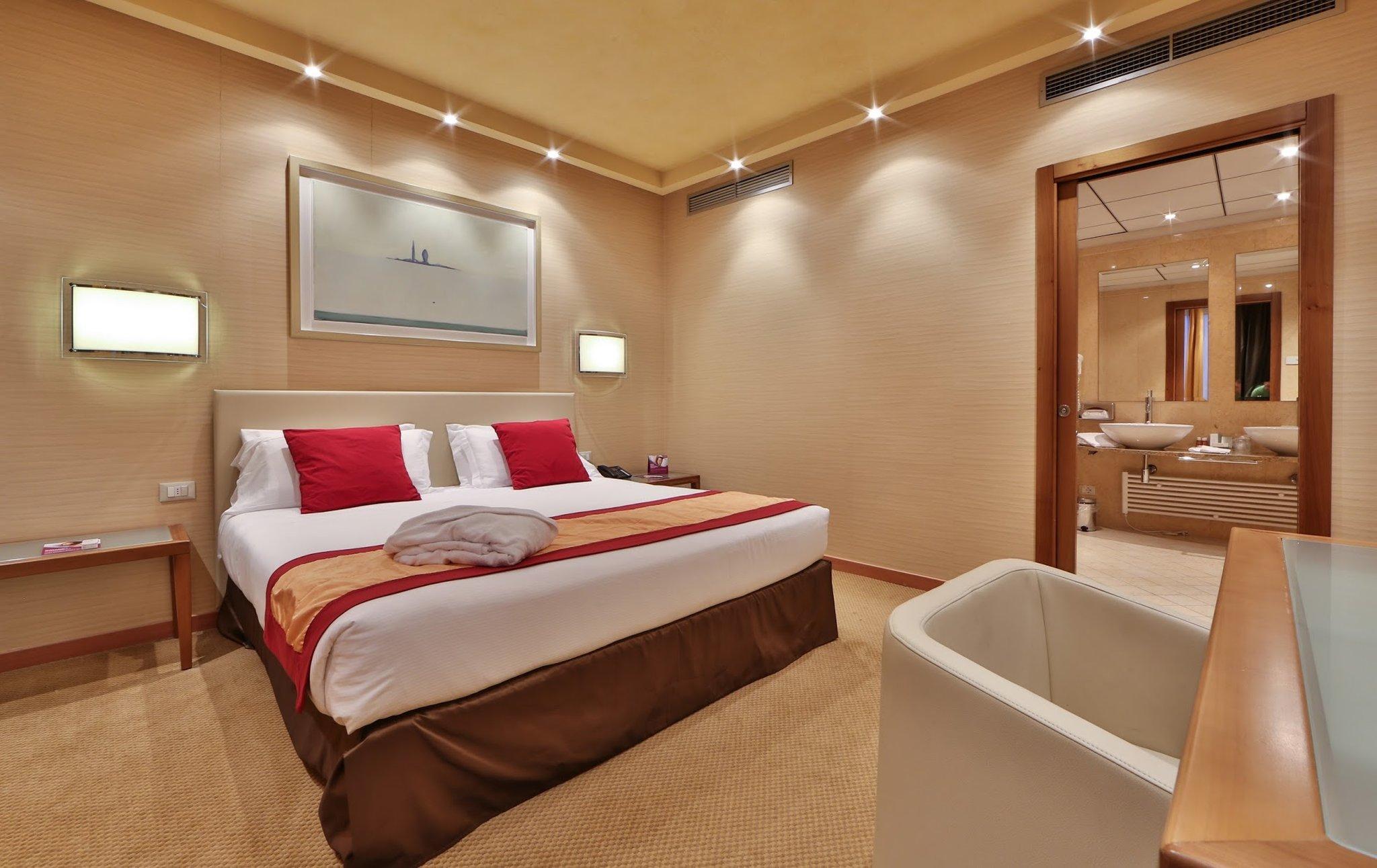 Crowne Plaza By Ihg 4*