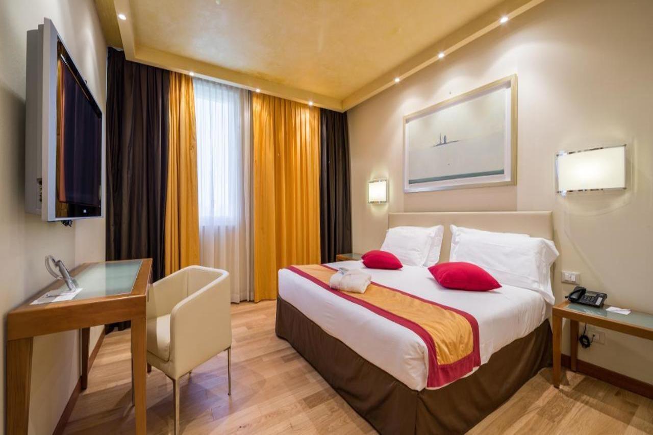 Crowne Plaza By Ihg Hotel 4*