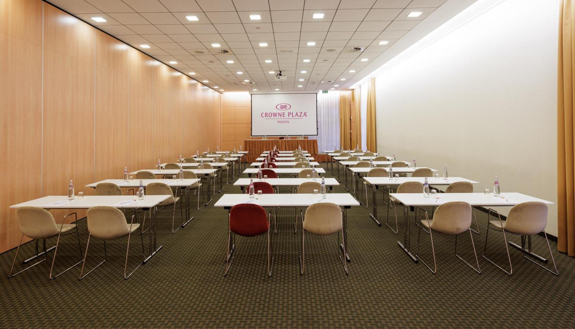 Crowne Plaza By Ihg Hotel