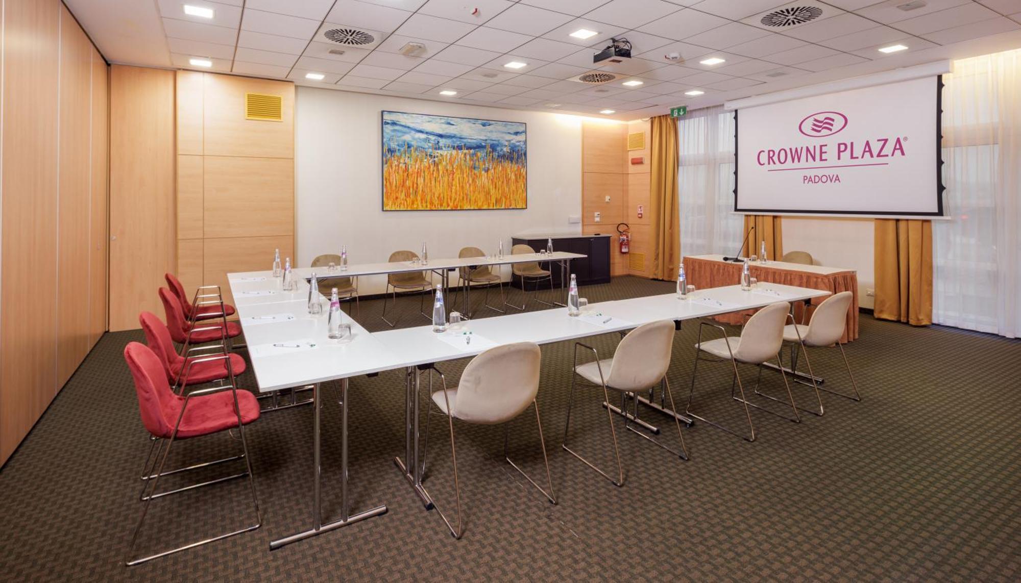 Crowne Plaza By Ihg Hotel