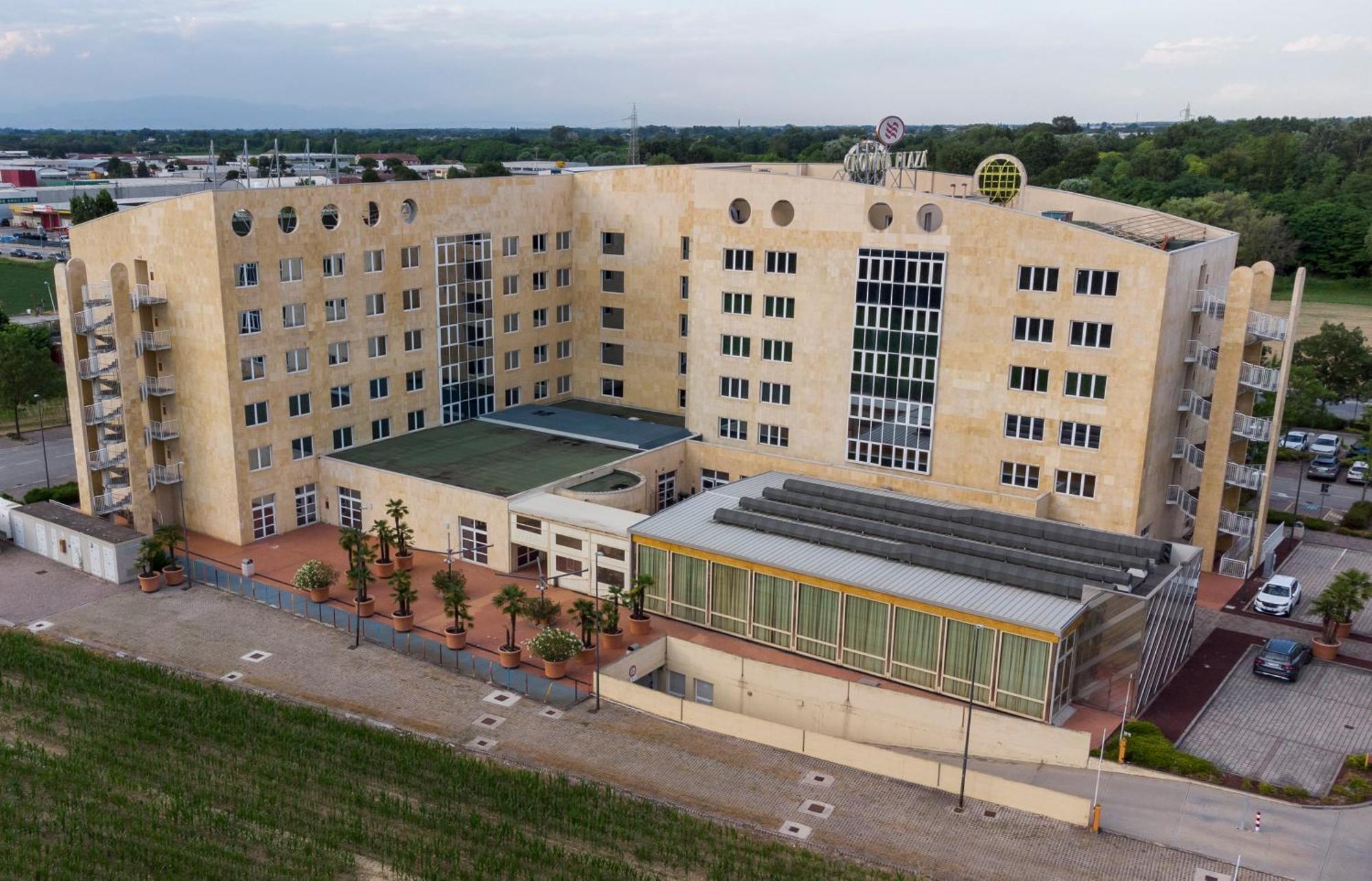 Crowne Plaza By Ihg Hotel 4*