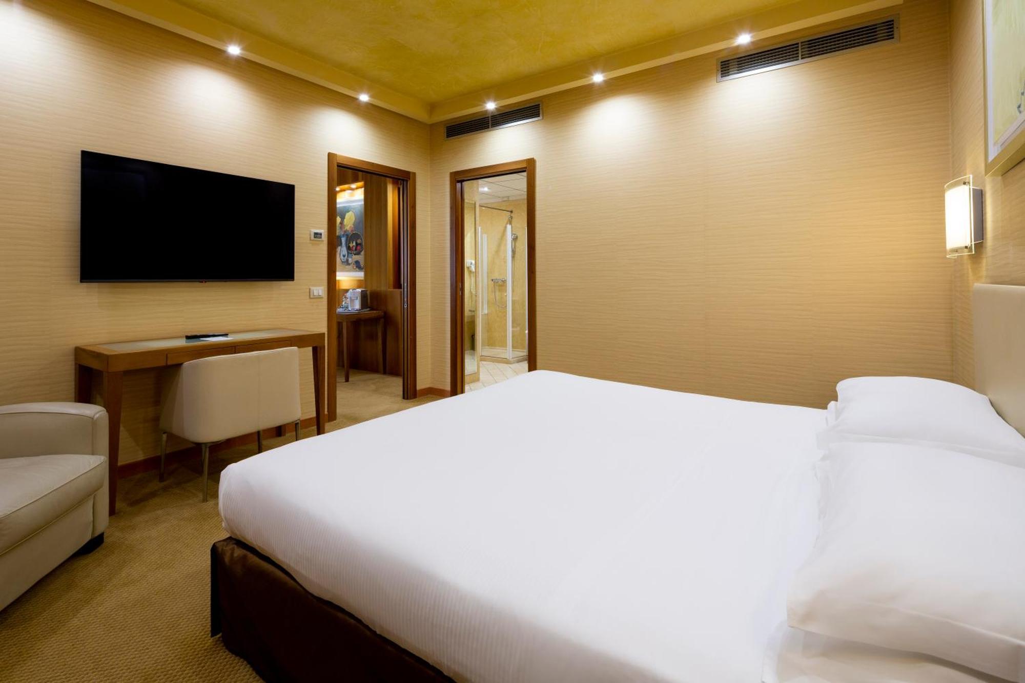Crowne Plaza By Ihg