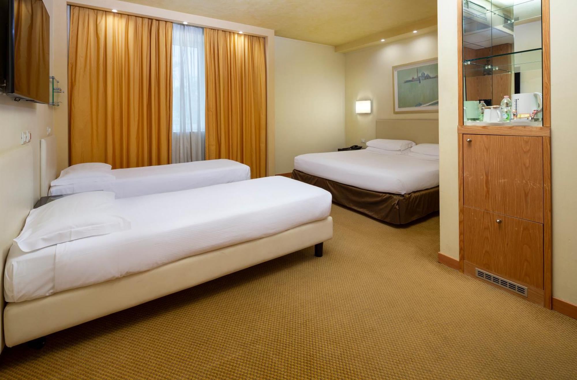 Crowne Plaza By Ihg Hotel 4*
