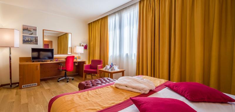 Crowne Plaza Hotel