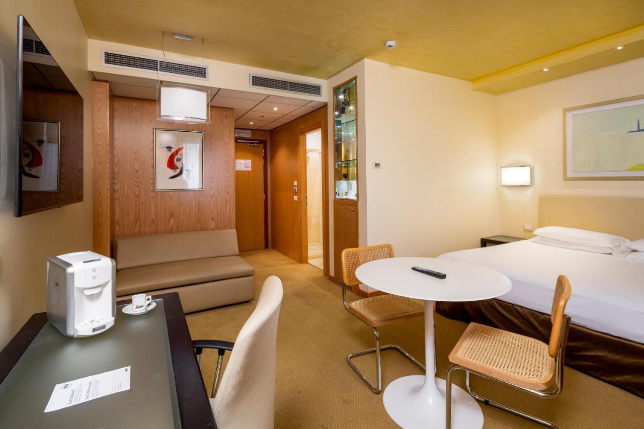 Crowne Plaza By Ihg Hotel 4*