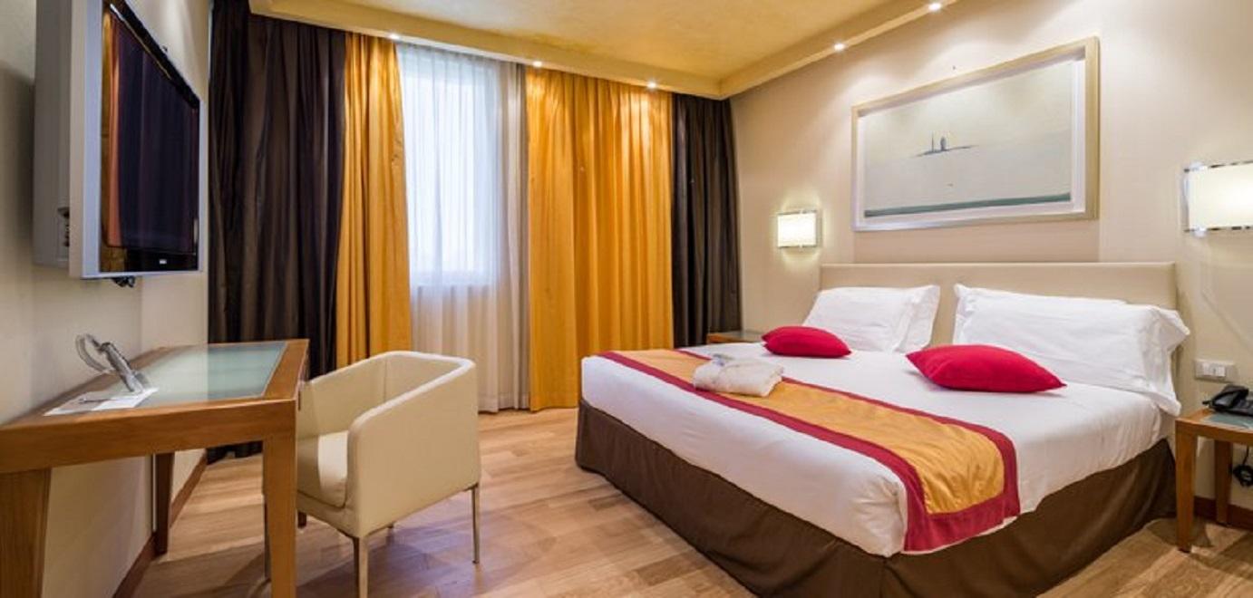 Crowne Plaza By Ihg Hotel 4*