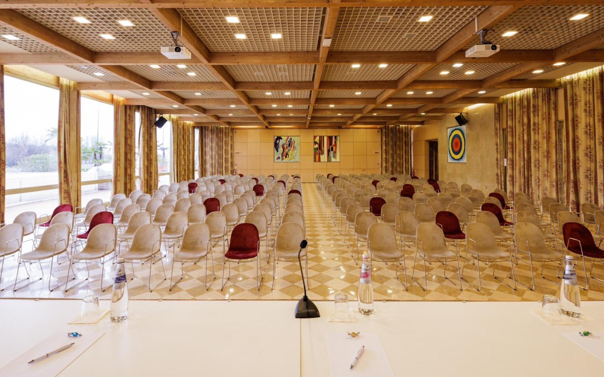 Crowne Plaza By Ihg 4*