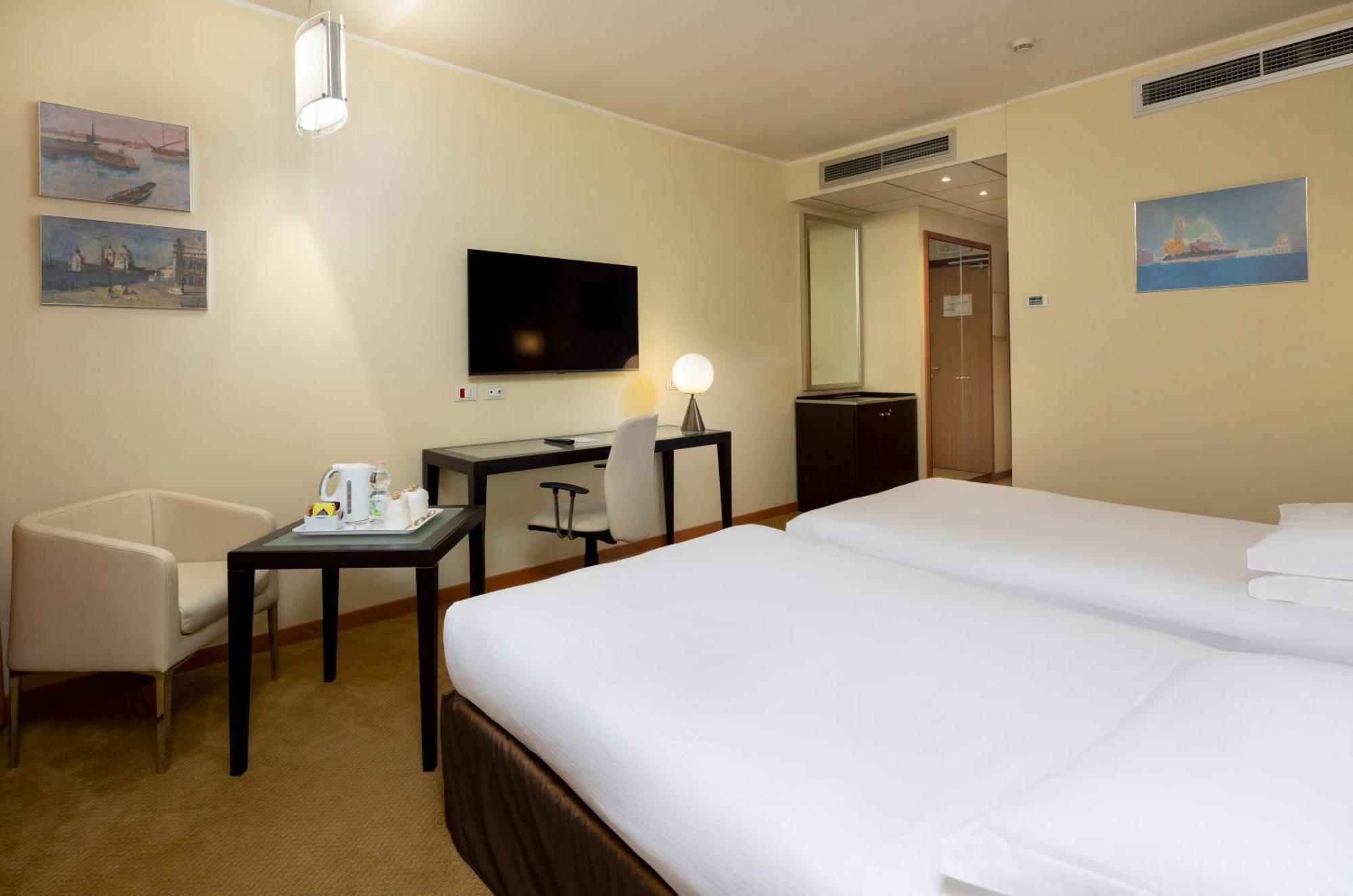 Hotel Crowne Plaza By Ihg 4*