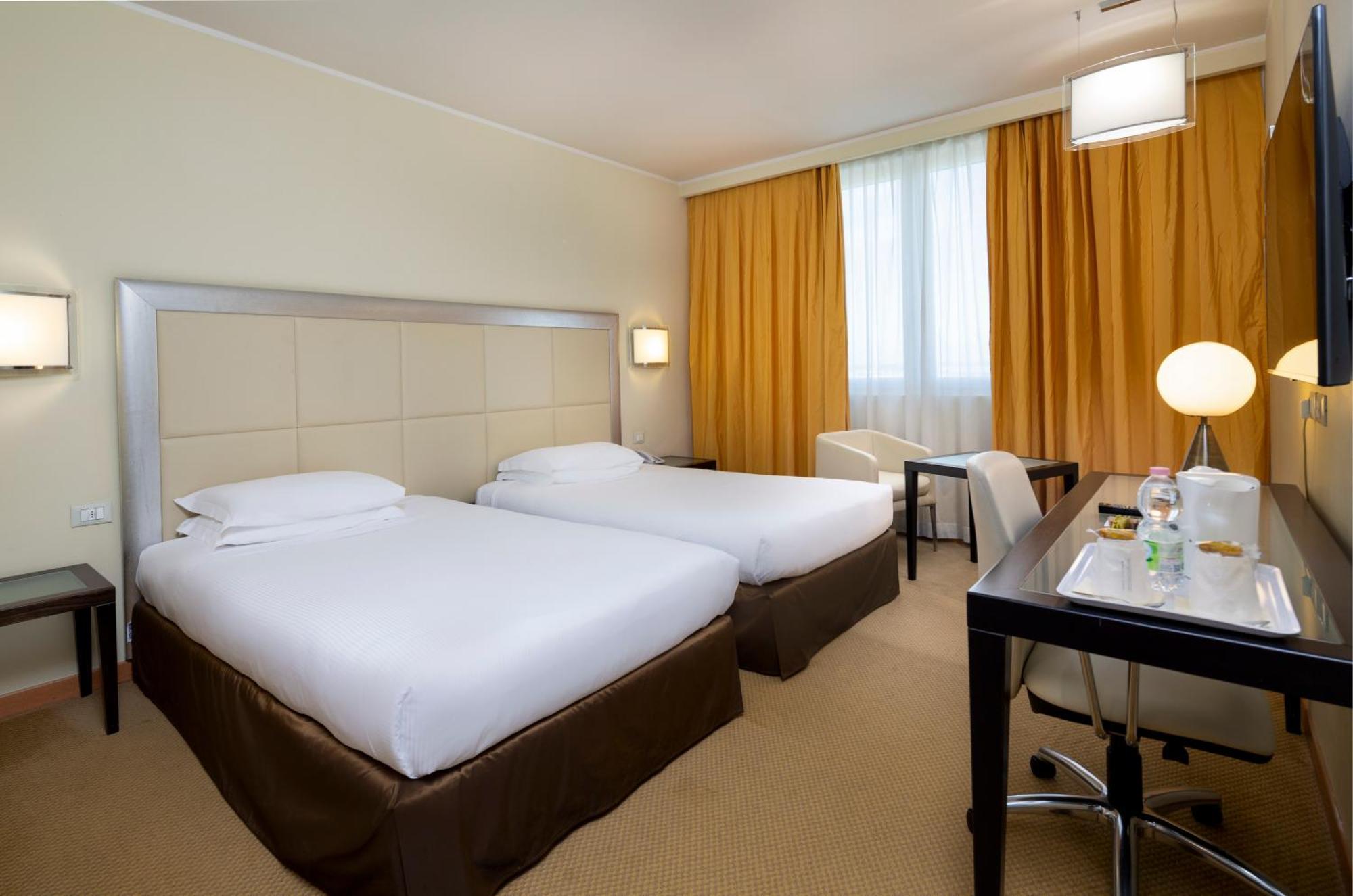 Crowne Plaza By Ihg Hotel