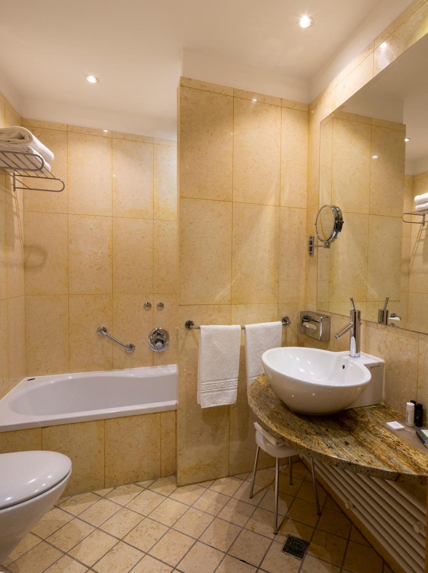 Hotel Crowne Plaza By Ihg 4*